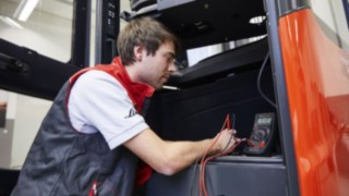 Concesionario oficial Linde Material Hadling en el sudeste peninsular, Carelsa cuenta con una amplia gama de vehículos de manutención de segunda mano y de ocasión de la prestigiosa marca. Concesionario oficial Linde Material Hadling en el sudeste peninsular, Carelsa cuenta con una amplia gama de vehículos de manutención de segunda mano y de ocasión de la prestigiosa marca.
